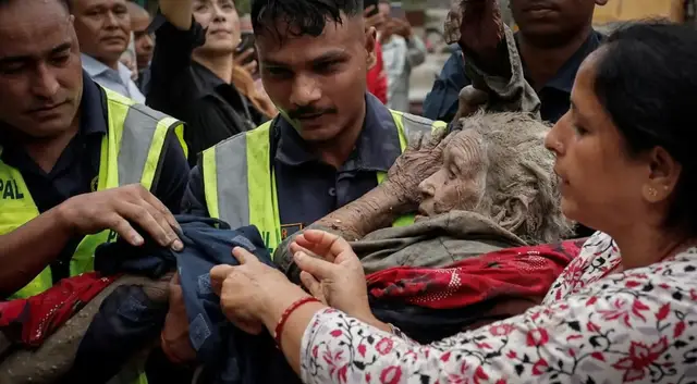 Video thumbnail for Nepal floods: Nearly 390 dead and 1,400 missing after glacier collapse