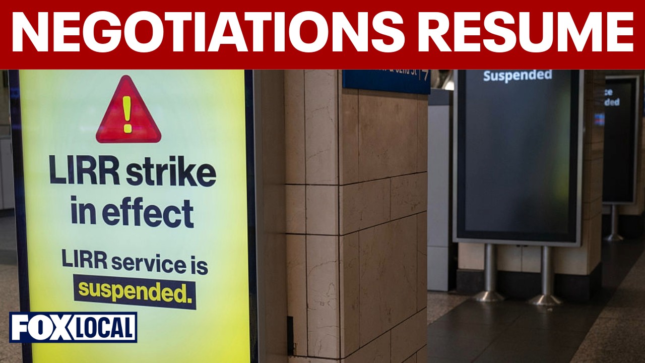 Video thumbnail for Federal mediators call MTA, unions to meeting amid ongoing LIRR strike