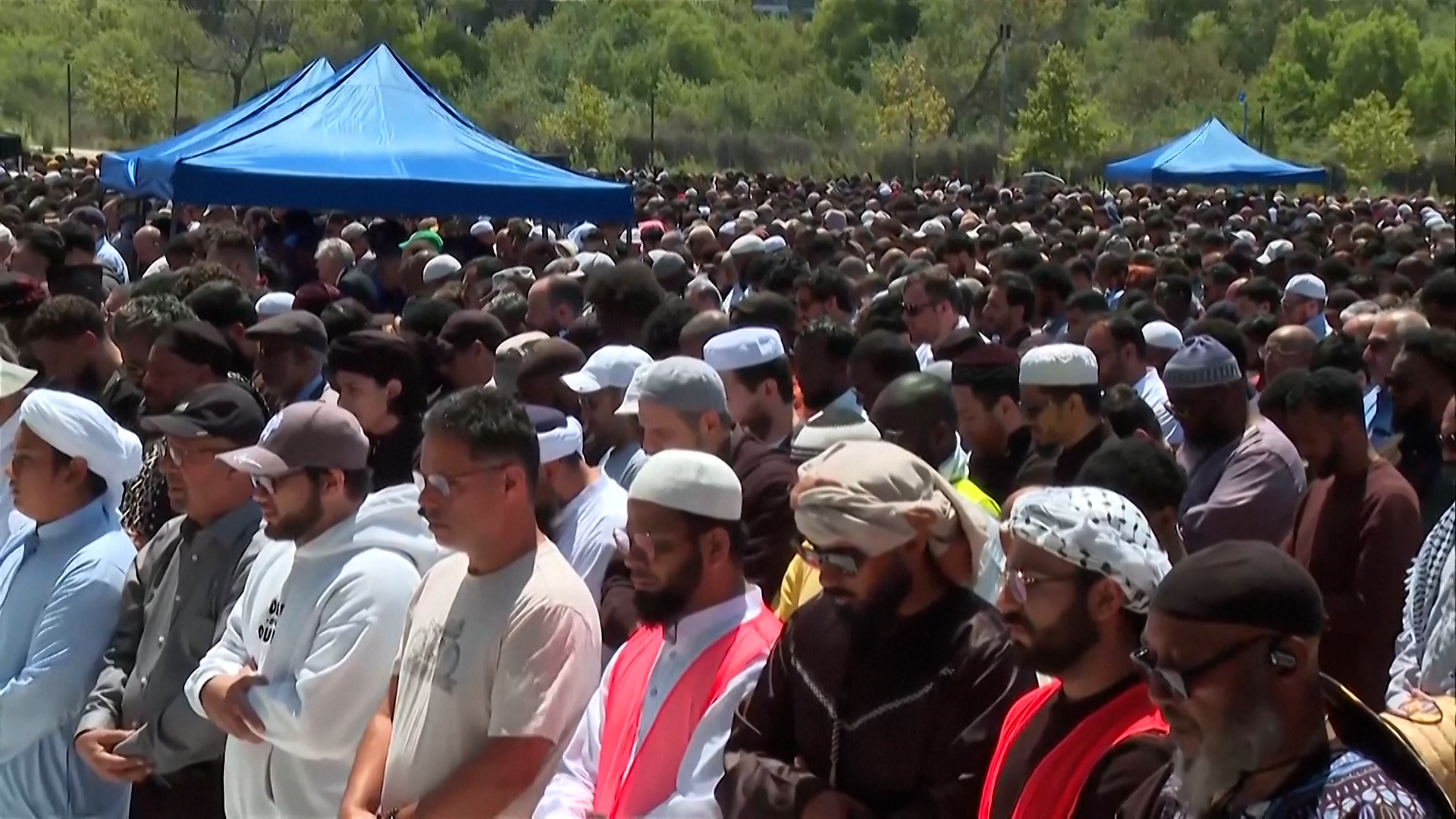 Video thumbnail for Thousands attend funeral prayers for San Diego mosque attack victims