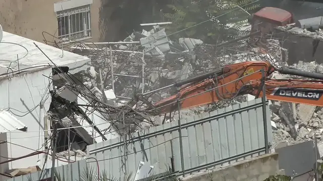 Video thumbnail for Israeli forces demolish three-story Palestinian building in occupied East Jerusalem.