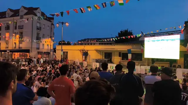 Video thumbnail for France: France v Spain - FIFA World Cup 2026 semifinal in fan zone Maisons-Laffitte.