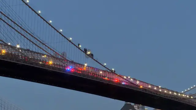 Video thumbnail for US: Man climbs Brooklyn Bridge suspension cables in NYC.