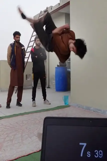 'Video thumbnail for Most twisting backflips off a wall in 30 seconds - 13 by Hamza Khalid'