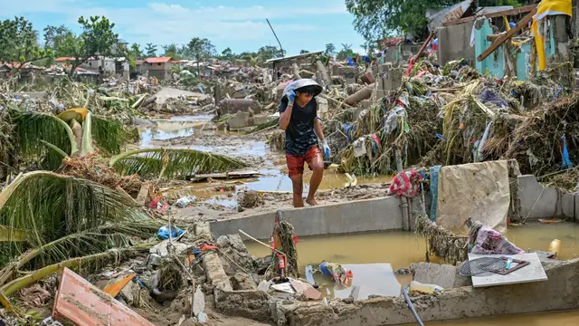 'Video thumbnail for Philippines begins cleanup as Typhoon Kalmaegi death toll hits 85'