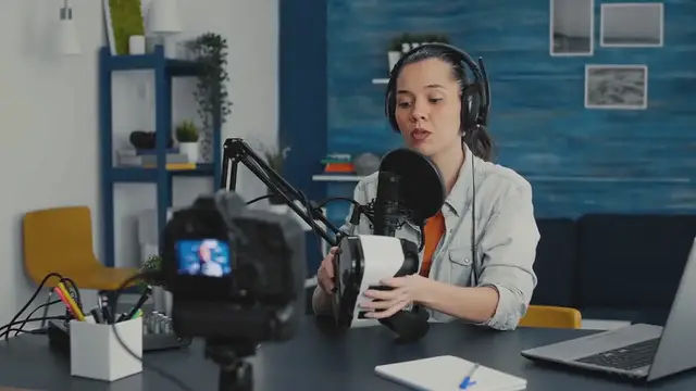 Video thumbnail for PSVR 2 vs Oculus Quest 2