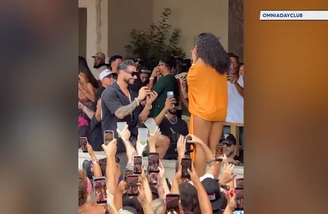 Video thumbnail for Jersey Shore star Pauly D gets engaged after surprise proposal at Caesars Palace