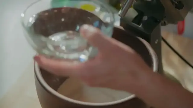 Video thumbnail for Detroit Style Pan Pizza (Extra Crispy Edges)(720P_HD)