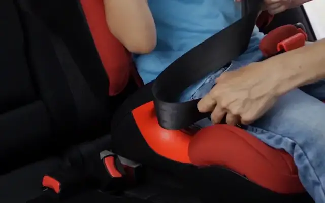 Video thumbnail for Child safety experts warn more kids are leaving booster seats too early