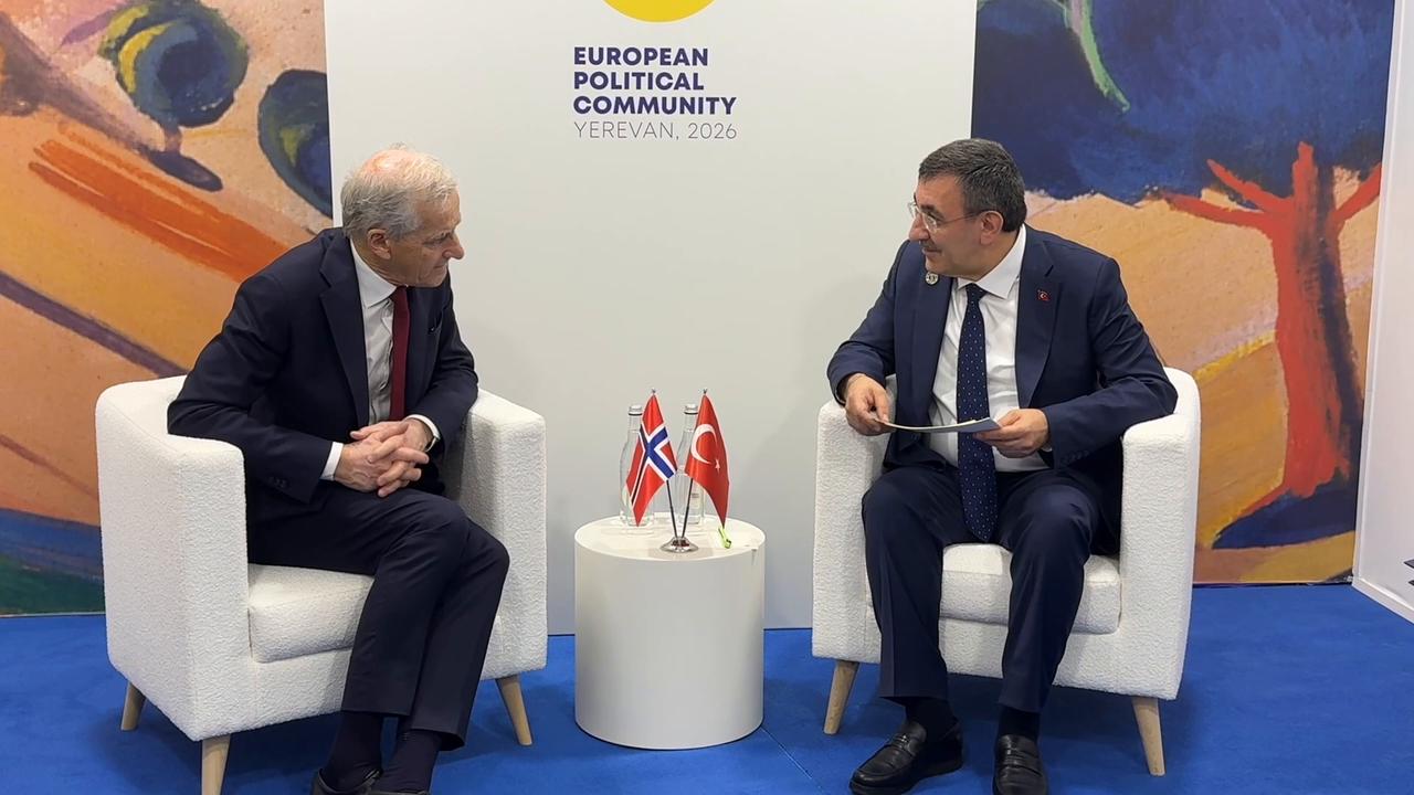Video thumbnail for Armenia: Turkish Vice President Yilmaz meets Norwegian PM Store in Yerevan.