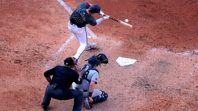 Video thumbnail for The Polar Bear Not Participating in the Home Run Derby
