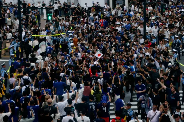 Video thumbnail for Japan fans celebrate 4-0 World Cup win in Tokyo