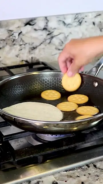 Video thumbnail for How to Make Enmoladas Enchiladas de Mole Recipe(720P_60FPS)