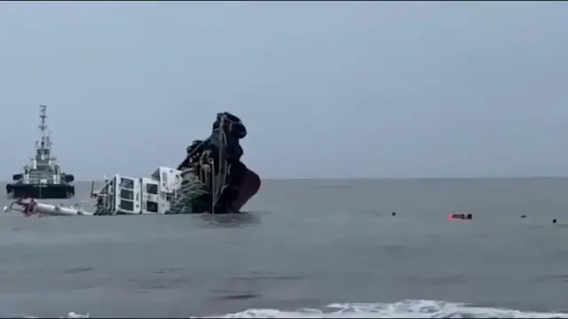 Video thumbnail for Philippines: 10 rescued as tugboat sinks off Philippines’ Zambales amid rough seas.