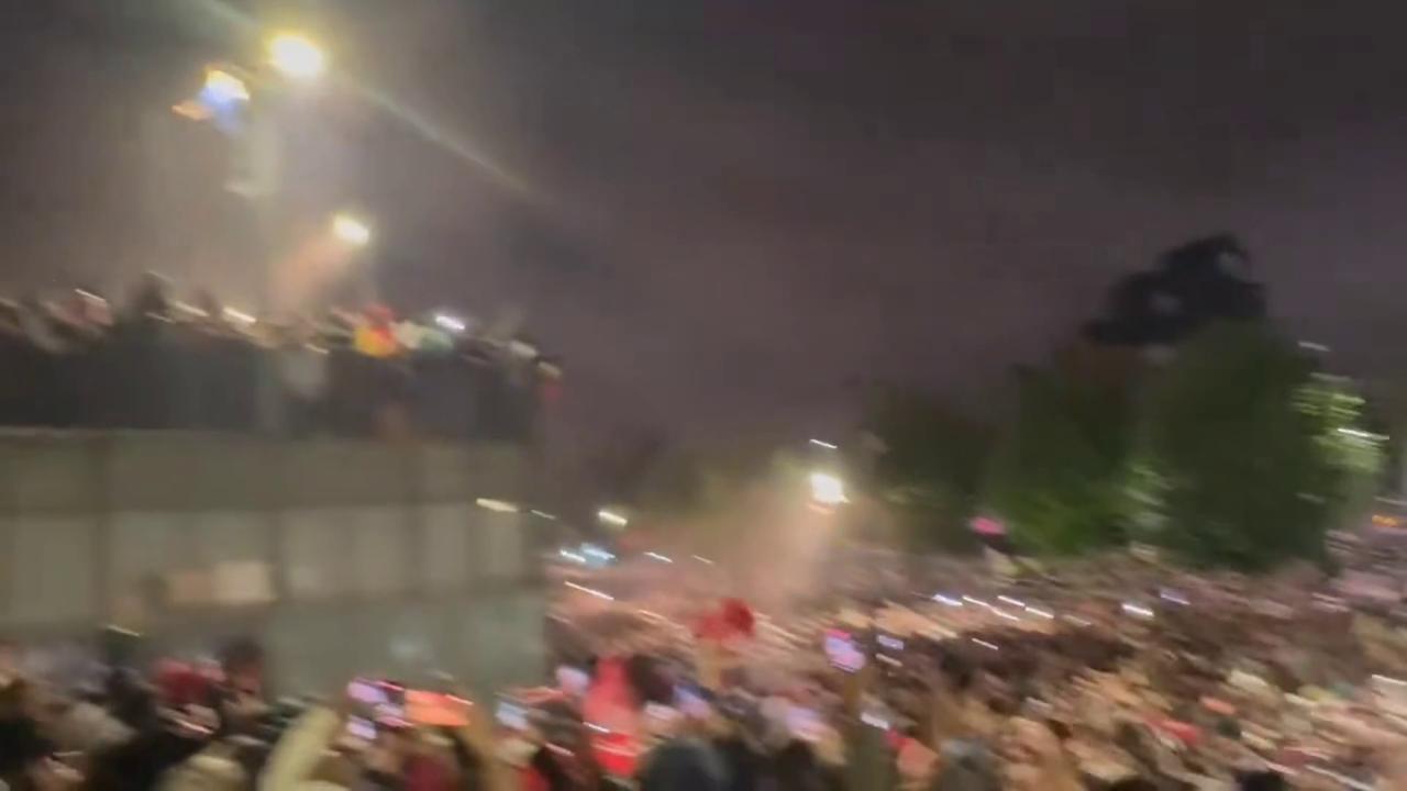 Video thumbnail for UK: Arsenal fans erupt in wild celebrations outside Emirates Stadium after historic Premier League title win.