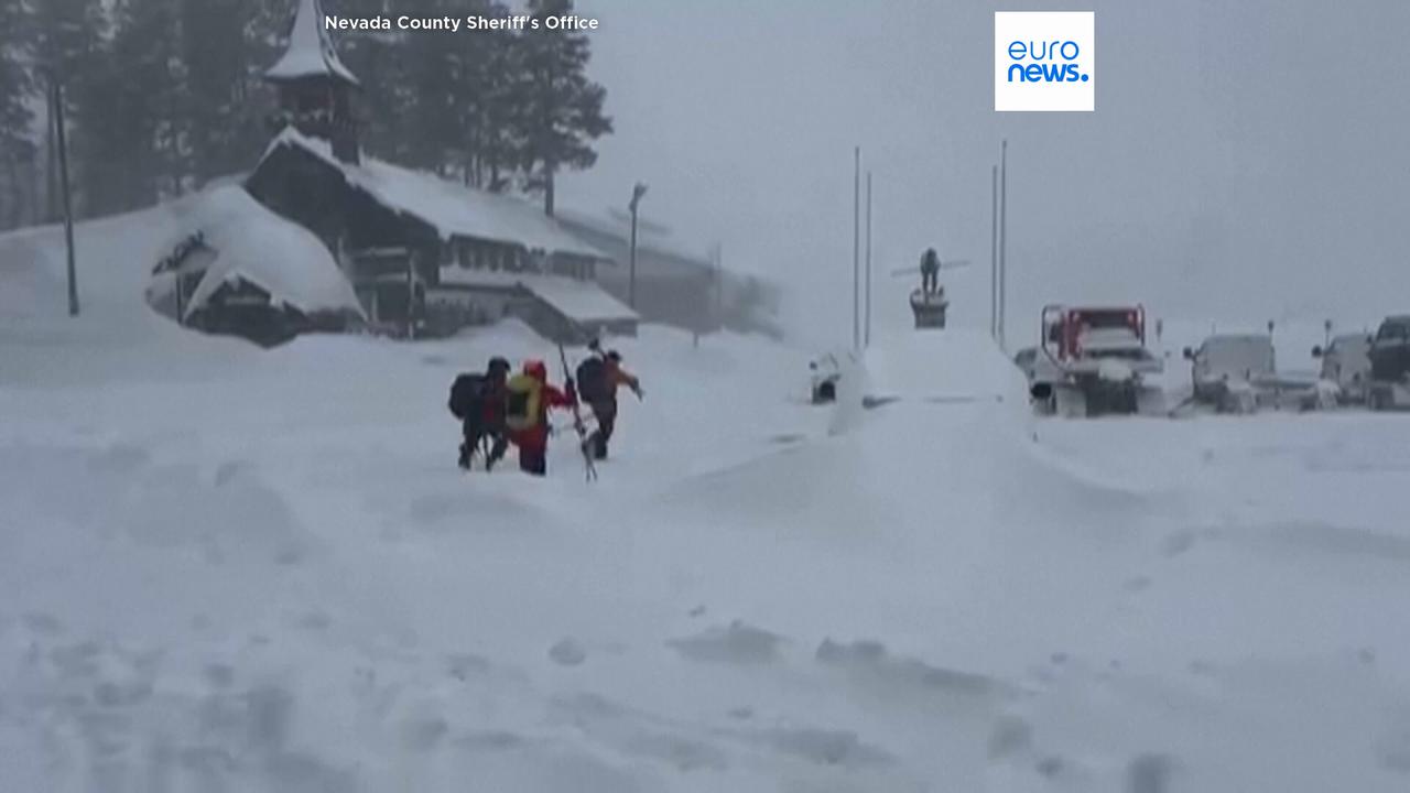 Video thumbnail for Rescuers battle blizzard after 16 caught in California avalanche