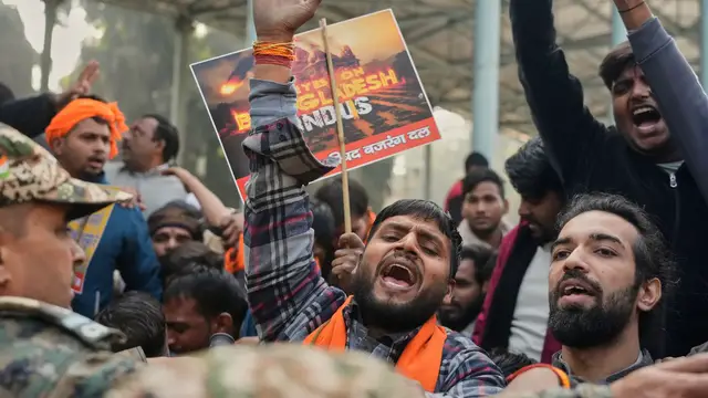 Video thumbnail for Hindutva protest at Bangladesh High Commission over lynching of Hindu man