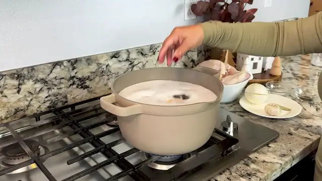 Video thumbnail for How to make Tamales Verdes de Pollo Chicken Tamales Easy Recipe(720P_60FPS)