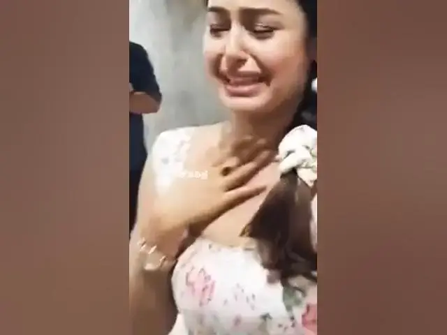 Video thumbnail for ఎందుకు ఏడుస్తుందో ఆమెకే తెలియదు