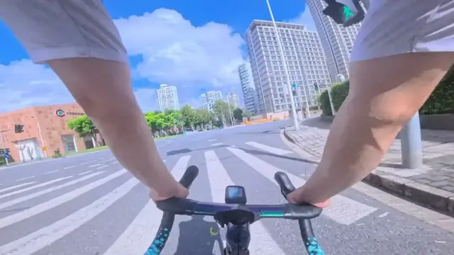 Video thumbnail for Cyclist Loses Control and Hits Steel Fence While Returning to Bike Lane in Shanghai