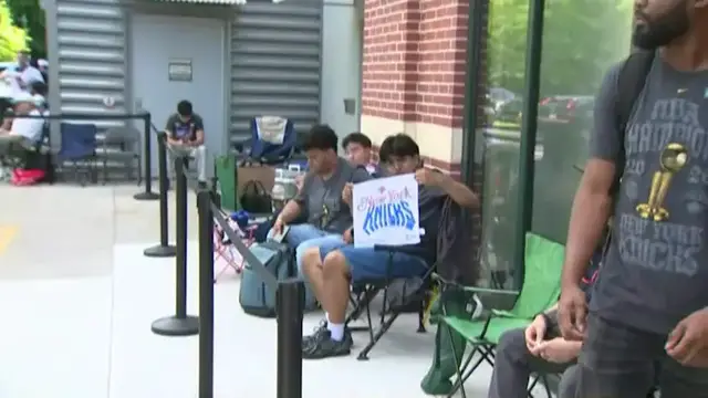 Video thumbnail for Fans line up overnight in Yonkers hoping to meet Knicks star OG Anunoby