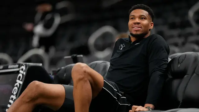 Video thumbnail for NBA Futures: How Will Giannis Impact the Odds in the East?