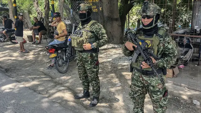 Video thumbnail for Colombia deploys troops after armed group strike shuts Santa Marta