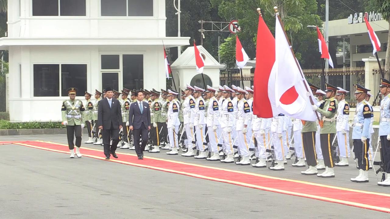 Video thumbnail for Indonesia: Indonesian Defense Minister meets Japanese counterpart in Jakarta.