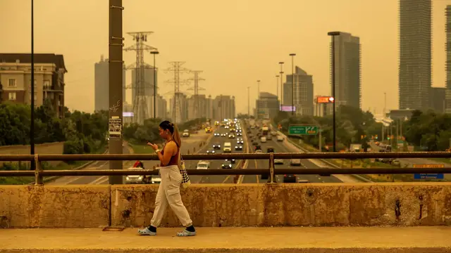 Video thumbnail for Minnesota wildfires force dramatic rescues as smoke chokes the Eastern US