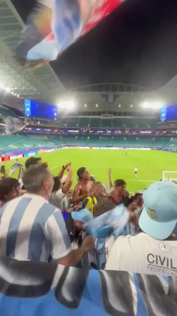 Video thumbnail for Argentinian Fans Celebrate Win over Cape Verde in Miami