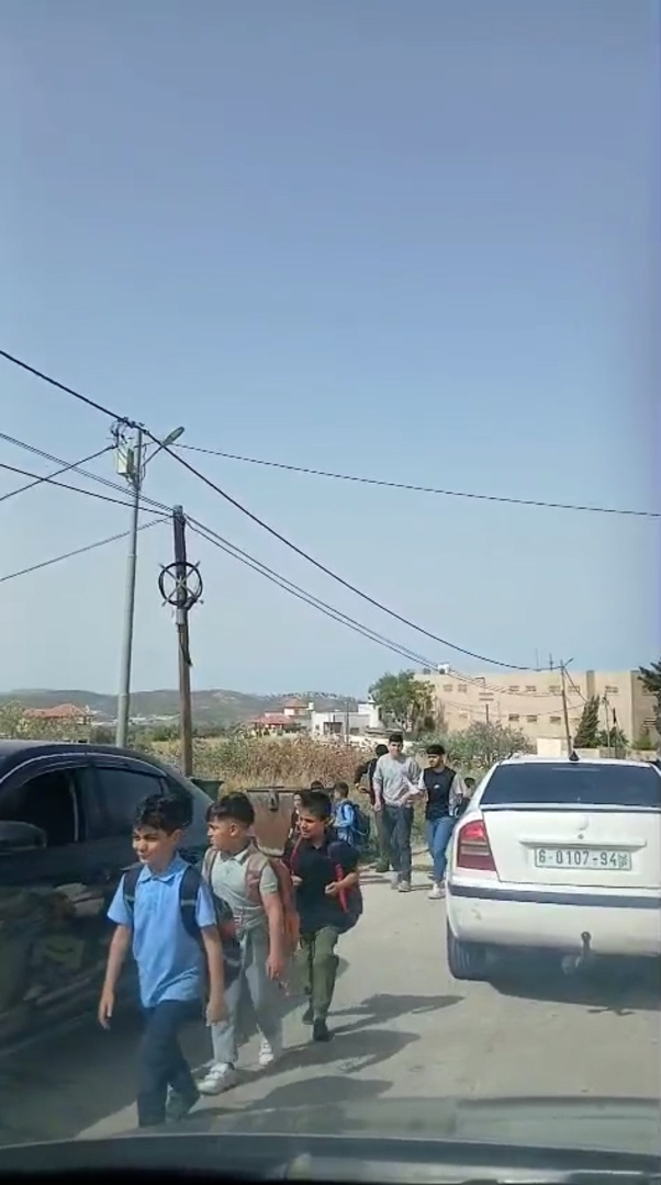 Video thumbnail for Schoolchildren flee Israeli raid in occupied West Bank