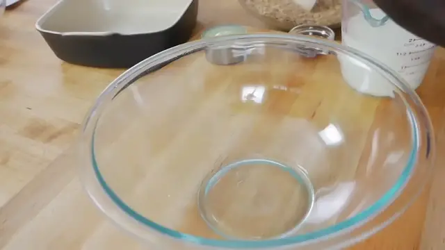Video thumbnail for 20.BANANA BAKED OATMEAL ¦  easy, healthy breakfast idea (720p 30fps)