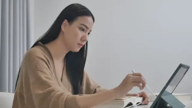 Video thumbnail for Can You Really Get Rich Online? Exploring Legitimate Strategies