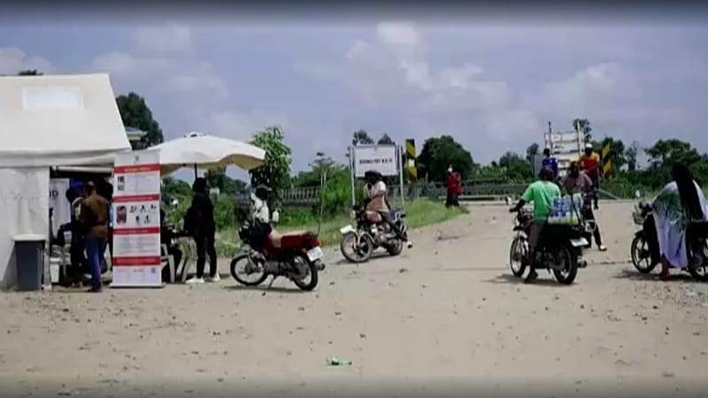 Video thumbnail for Uganda suspends all cross-border traffic with DR Congo to curb Ebola
