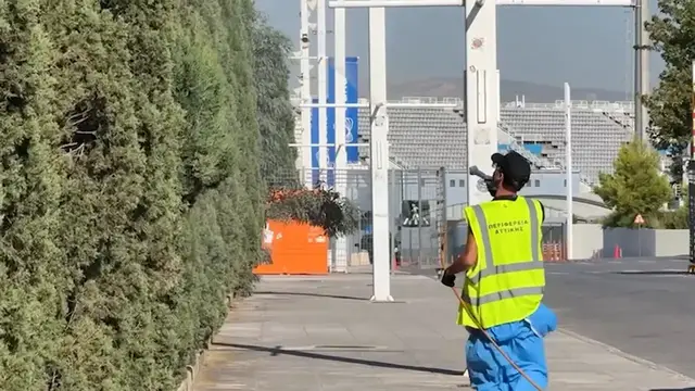 Video thumbnail for Greece: Mosquito control efforts expanded in Athens following surge in West Nile virus cases.