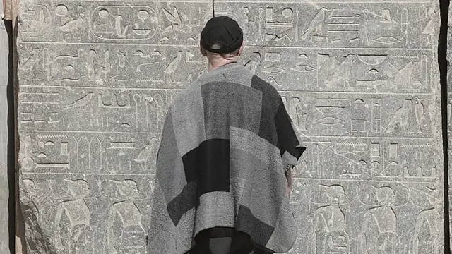 Video thumbnail for Egypt: Luxor festival sees Tahtib take centre stage