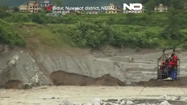 Video thumbnail for Nepal Army cable helps Nuwakot flood survivors cross river