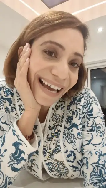 Video thumbnail for The Benefits of Hibiscus Tea!