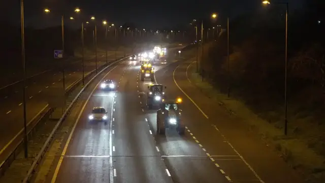 Video thumbnail for Watch as columns of tractors roll down M4 as furious farmers head to London for Budget protest