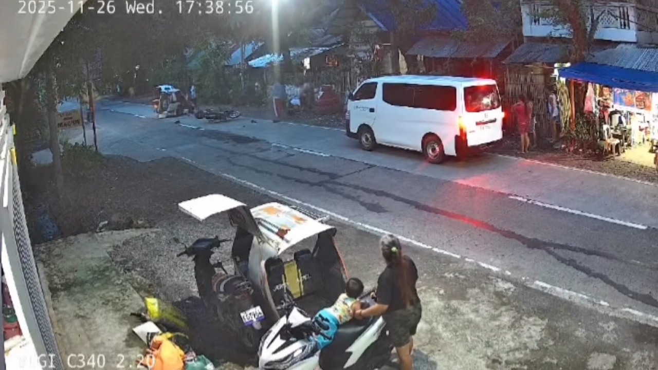 Video thumbnail for Tricycle and Motorcycle Crash at Crosswalk in Culasi, Antique