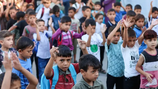 Video thumbnail for Gaza’s children return to classrooms after years of Israeli attacks