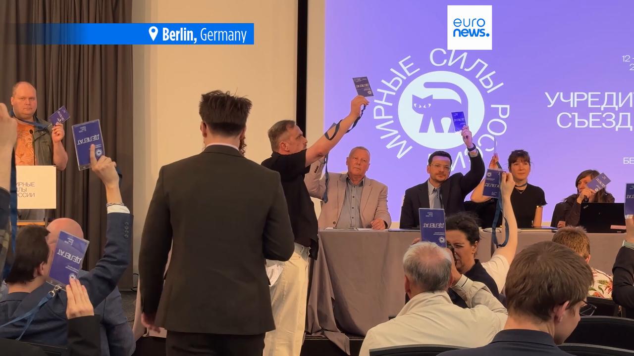 Video thumbnail for Russian opposition party-congress in Berlin: Fear that Yashin might become a "Mini-Putin"