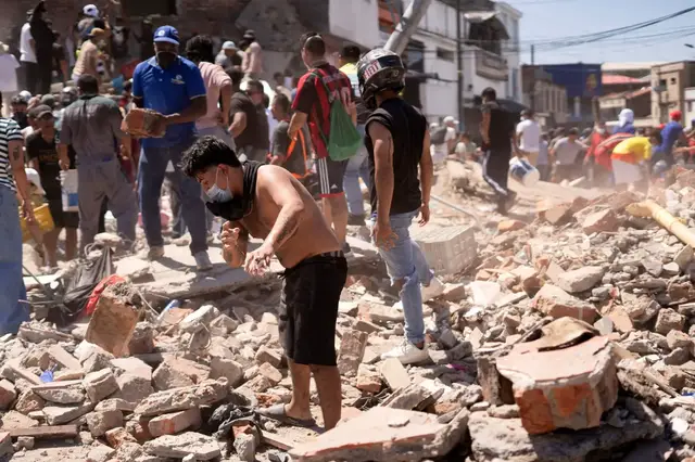 Video thumbnail for 111 dead after Colombia quakes leave trail of destruction