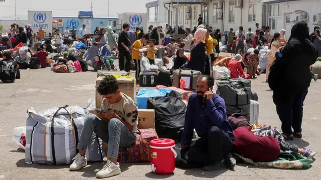 'Video thumbnail for Afghans expelled from Iran face uncertainty amid growing refugee crisis'