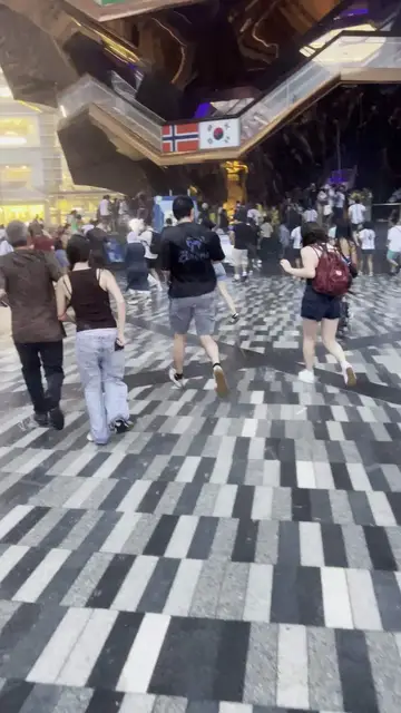 Video thumbnail for Sudden Storm Scatters Argentina Fans at Hudson Yards