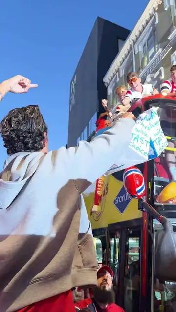 Video thumbnail for Street Food Assist to Norway National Team Bus