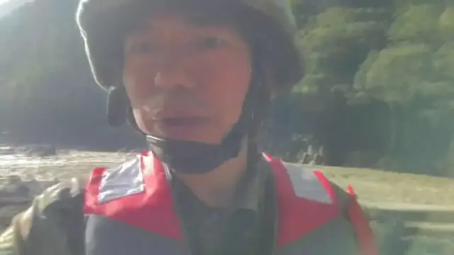 Video thumbnail for China: Rescue operations halted at Xizang's Gyirong Port over barrier lake breach risk.