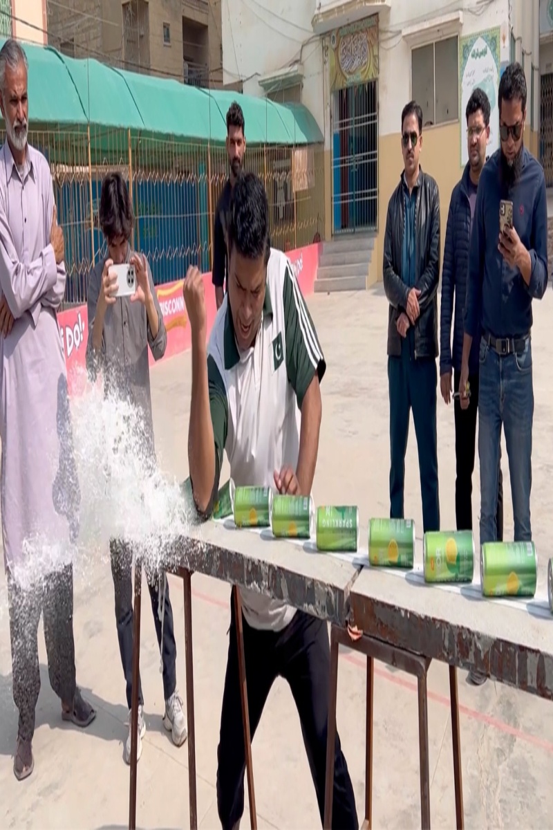Video thumbnail for Fastest time to crush 50 cans with the elbow - 22.32 seconds by Muhammad Rashid