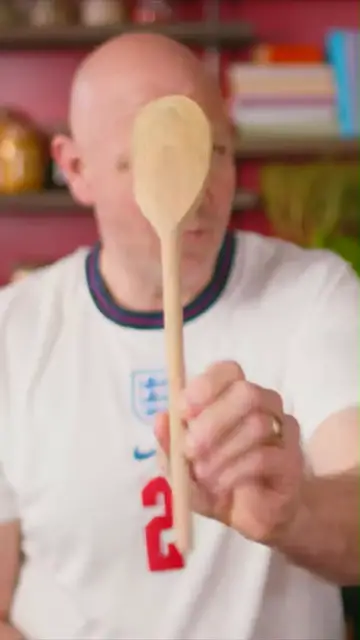 Video thumbnail for FULL TIME MEALS - Recipe _29 - Bangers and Mash and Onion Gravy(480P)