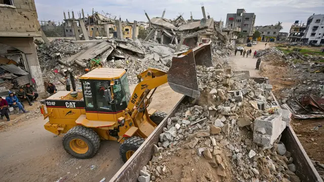 'Video thumbnail for Bulldozers clear rubble in Gaza City as Palestinians return to rebuild homes and lives'