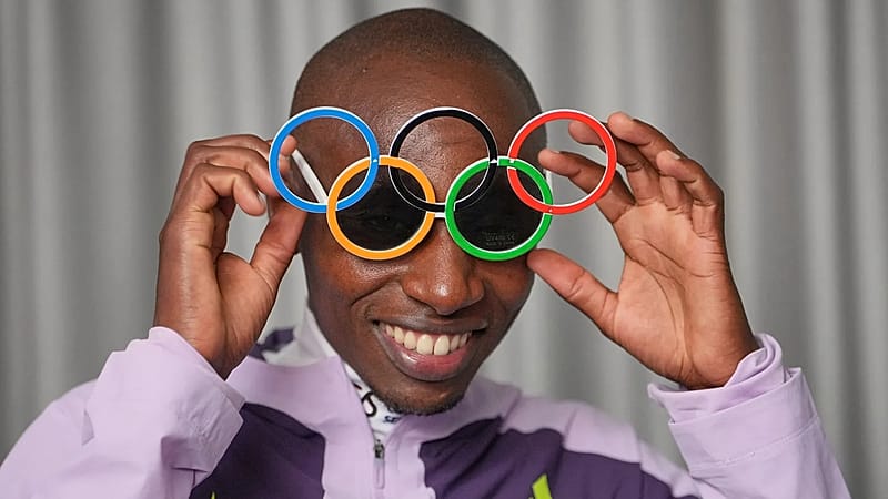 Video thumbnail for Record-breaking marathoner Sawe receive hero's welcome in Kenya